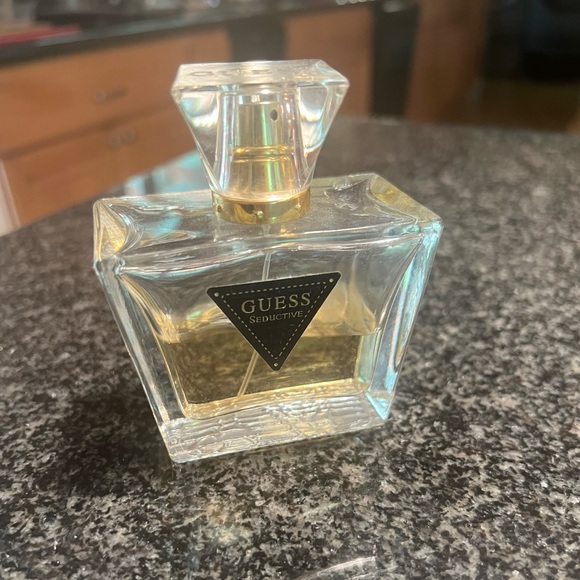 GUESS seductive/  perfume. Excellent floral light scent. Very fresh scent - Picture 2 of 7